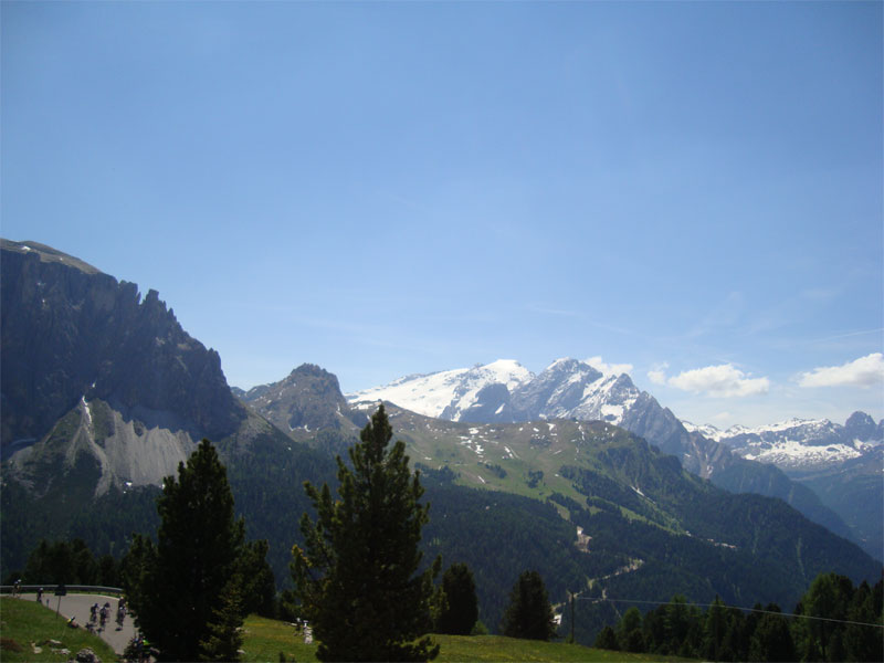 gal/2010/07 - Sella Ronda Bike Day 2010/05 - SellaRonda_Bike_Day/04 - L_affascinante e duro Passo Sella/3verso-il-sella_05.jpg